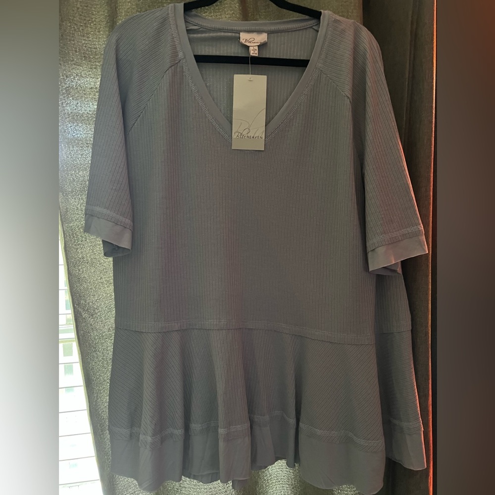 NWT Blu Heaven V-Neck TunicTop Size XL a beautiful blue. Flowy and super soffft!